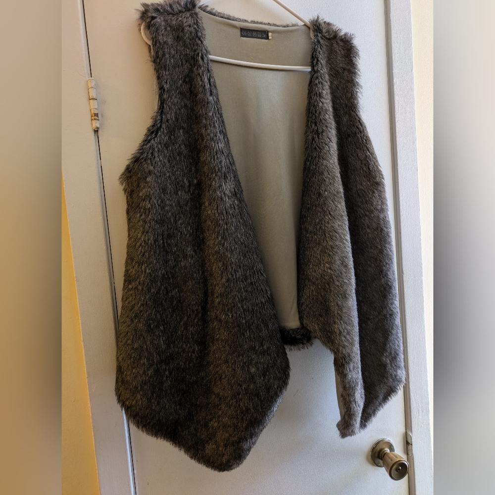 Gray Women's Faux Fur Vest With Asymmetrical Hem. US L.
